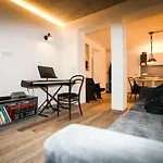 Atelierwohnung Mit Garten