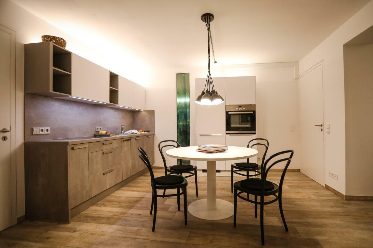 Atelierwohnung Mit Garten *